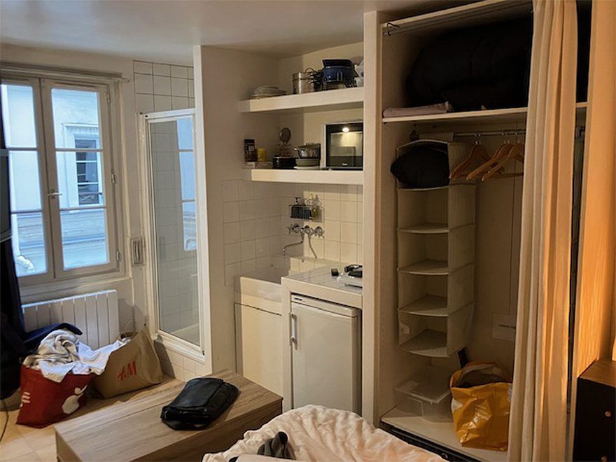 Avant travaux : kitchenette, Studio ultra optimisé 12 m², Paris 1er