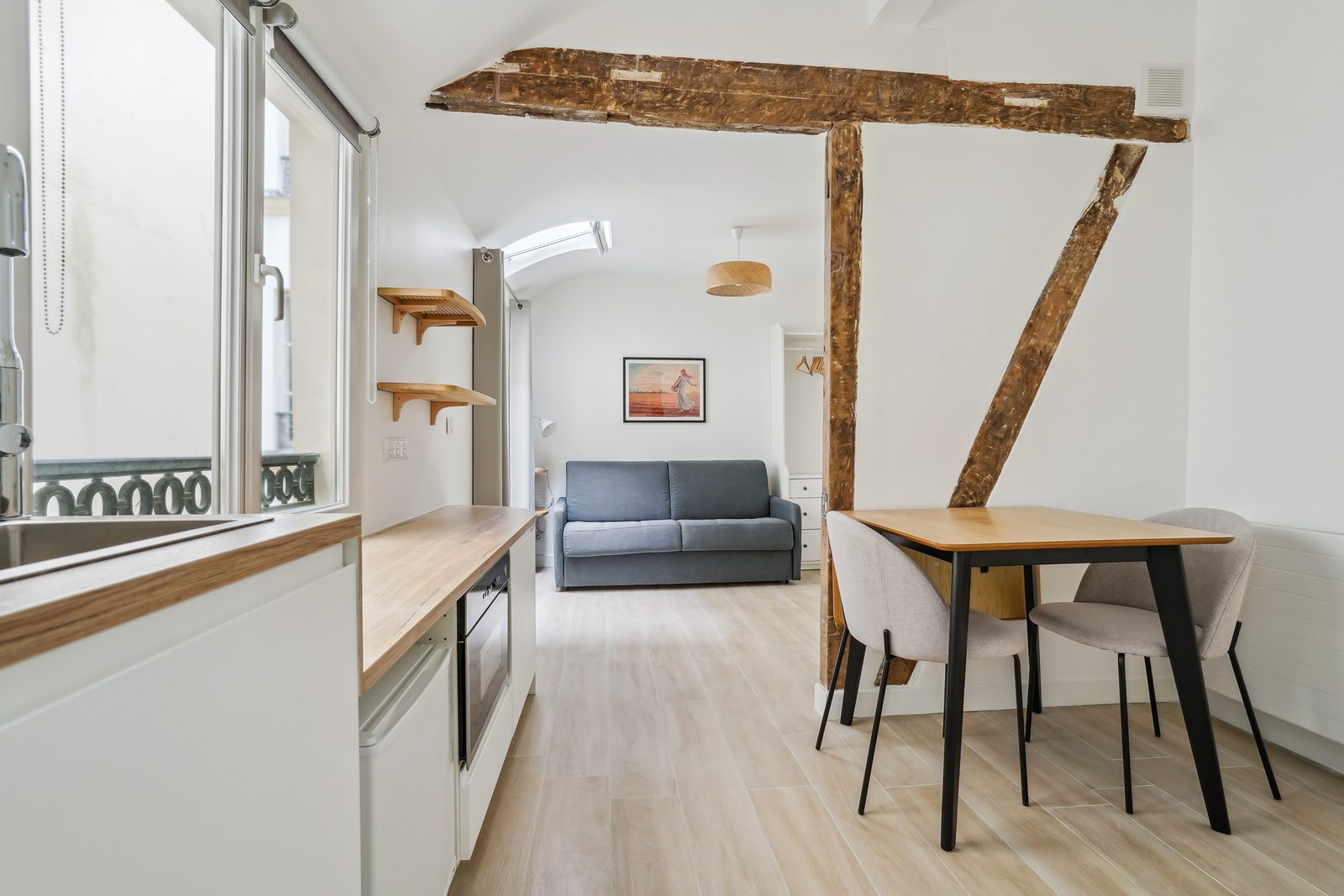 Sejour table – Studio 18 m², Paris 6e