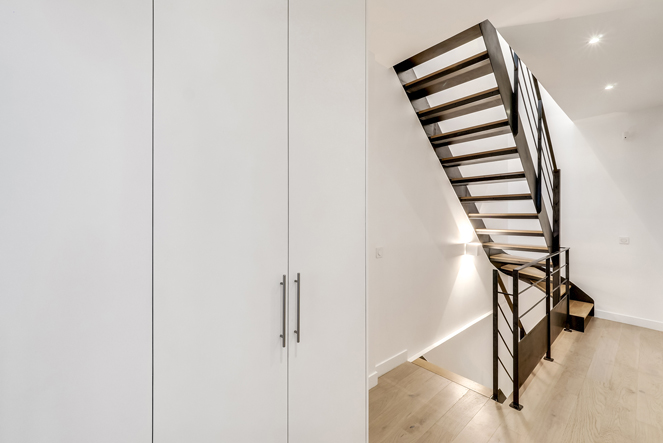06_escalier-style-atelier-paris-75018.jpg